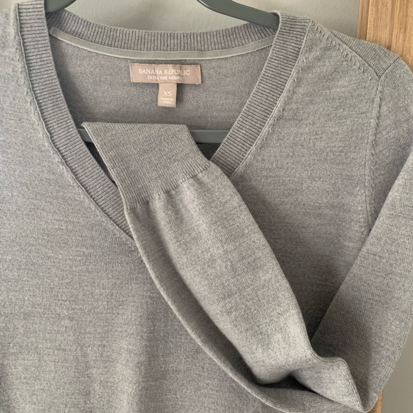 Banana Republic Merino Wool Sweater - Picture 3 of 6